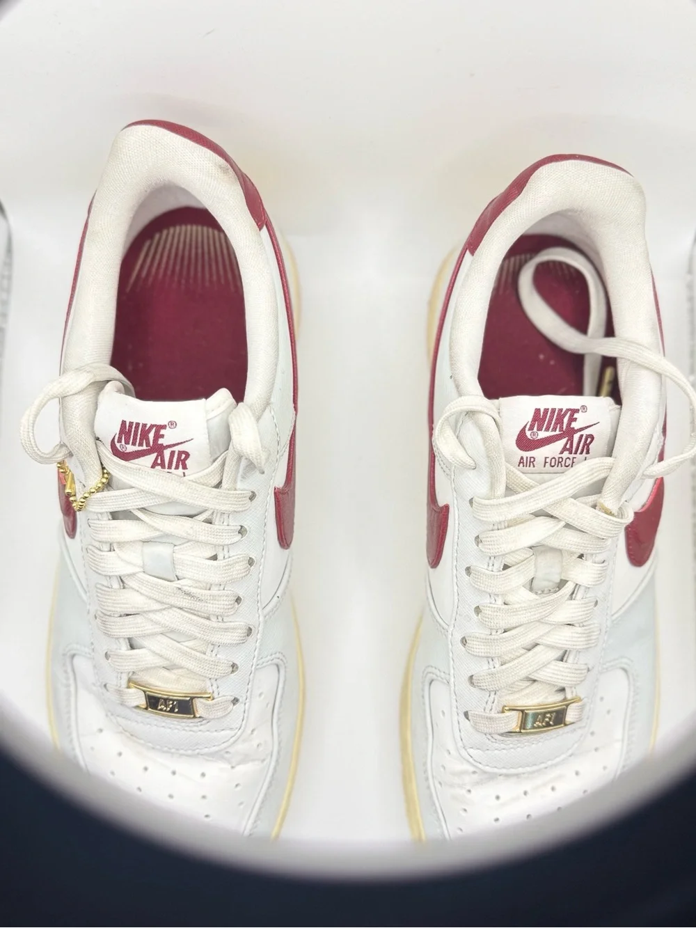 NIKE AIR FORCE 1 07 SE PHOTON DUST-TEAM RED SZ 9